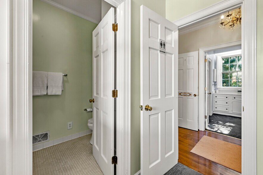More Photos Of 132 E College St, Griffin Hospitality For Sale