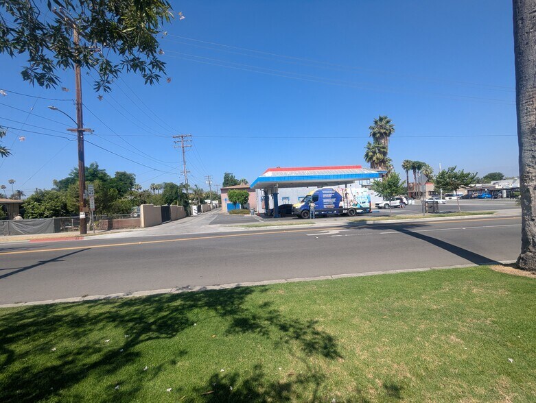 More Photos Of 2100 University Ave, Riverside Carwash For Sale