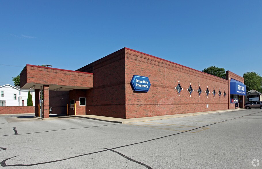 More Photos Of 113 N Countyline St, Fostoria Drugstore For Lease