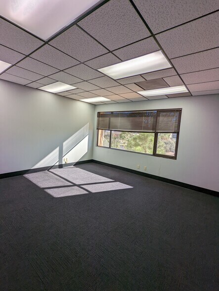 More Photos Of 601 N Marienfeld St, Midland Office For Lease
