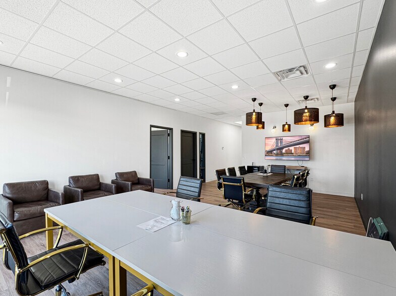 More Photos Of 15105 Crown At Lone Oak Rd, Edmond Office For Lease
