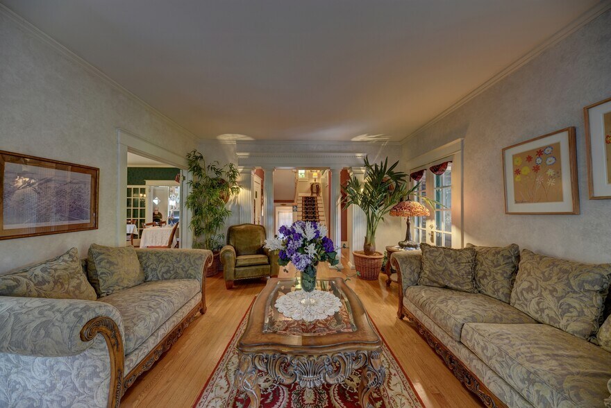 More Photos Of 1804 S Park St, Brenham Hospitality For Sale