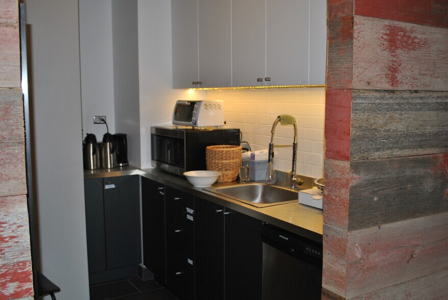 More Photos Of 1434 W Montrose Ave, Chicago Storefront For Sale