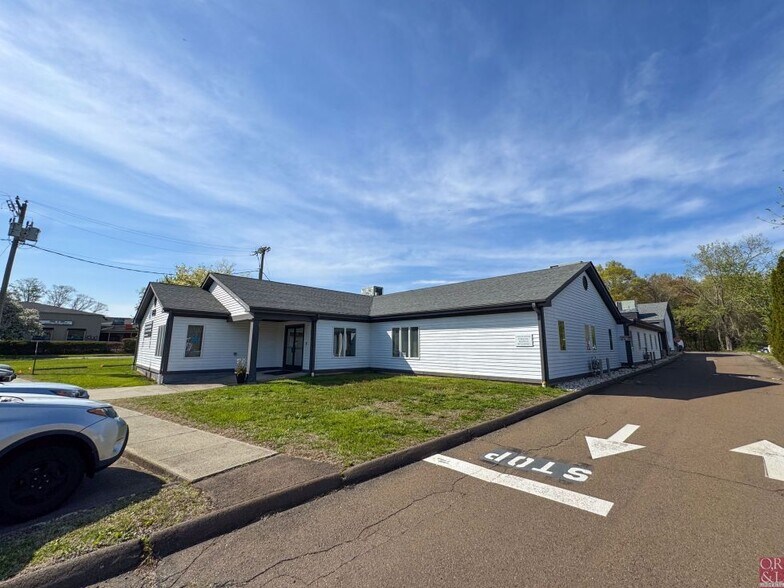 Primary Photo Of 669 Boston Post Rd, Guilford Medical For Lease