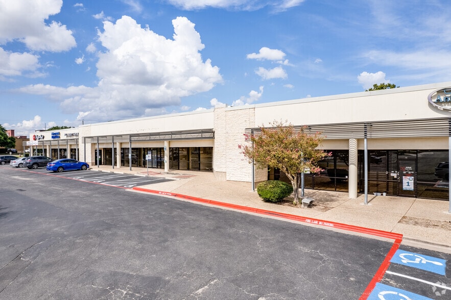 More Photos Of 2000 N Mays St, Round Rock Freestanding For Lease