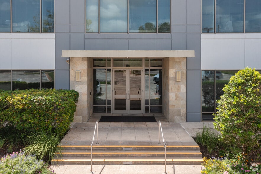 More Photos Of 5810 Wilson Rd, Humble Office For Lease