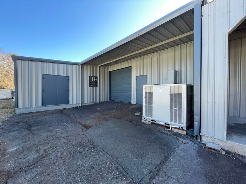 More Photos Of 8621 Fairview Rd, Charlotte Unknown For Lease