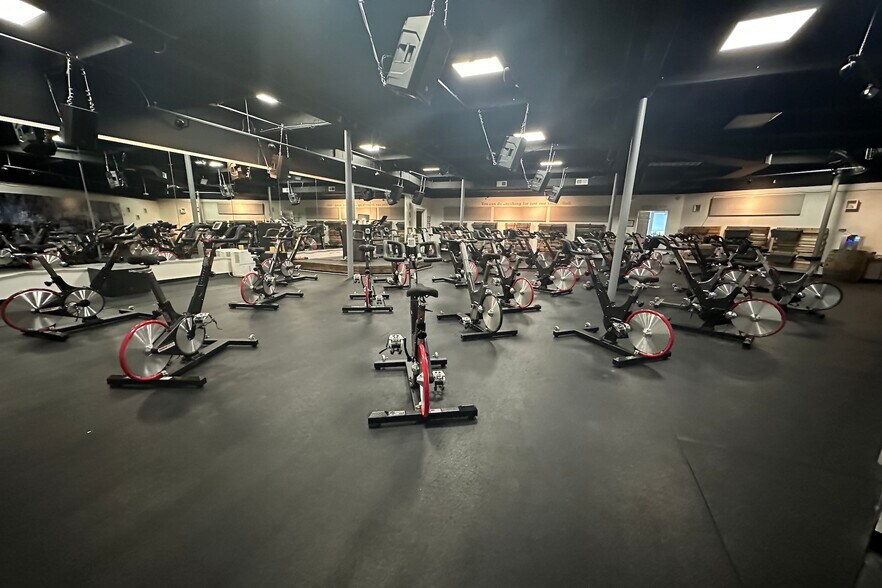 More Photos Of 165 Midland Ave, Lexington Health Club For Sale