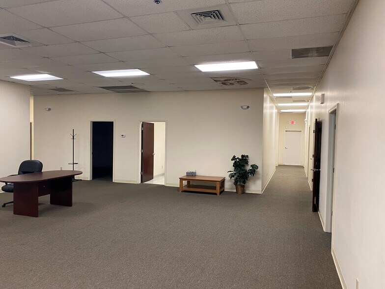 More Photos Of 7830 Byron Dr, Riviera Beach Manufacturing For Lease