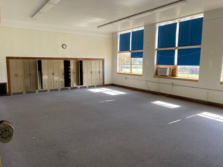 More Photos Of 719 S Fayette St, Washington Court House Flex For Sale
