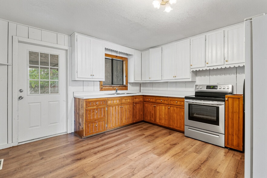 More Photos Of 1080 W 4th St, Benson Self Storage For Sale