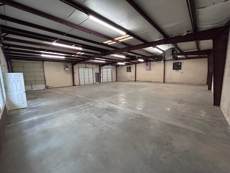 More Photos Of 1130 Broad River Rd, Columbia Showroom For Lease
