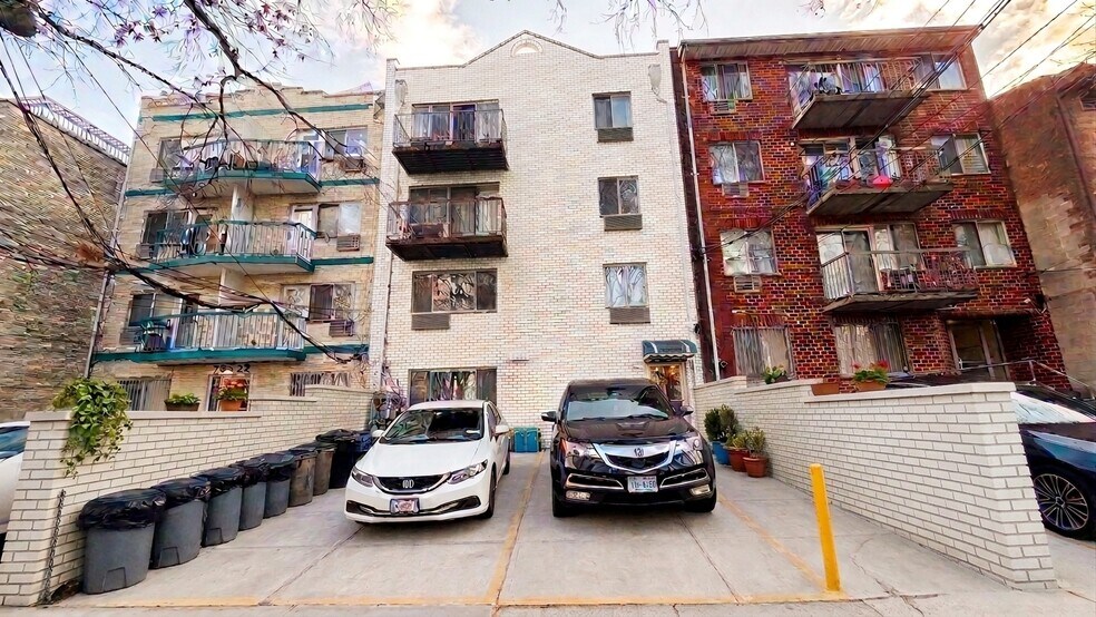 Primary Photo Of 76-18 Grand Central Pky, Forest Hills Apartments For Sale