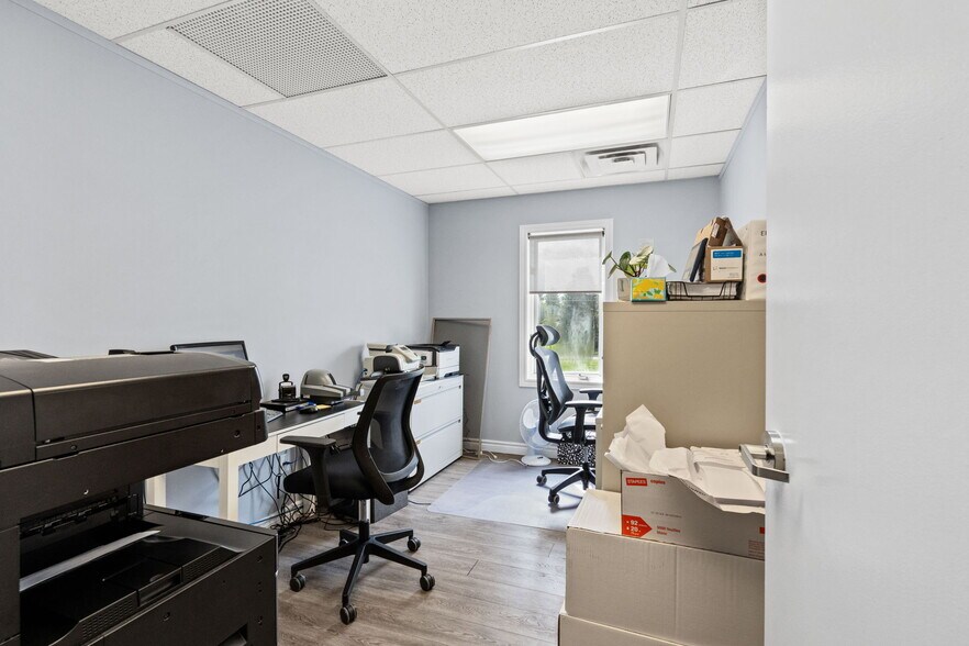 More Photos Of 457 Main St E, Winchester Medical For Sale