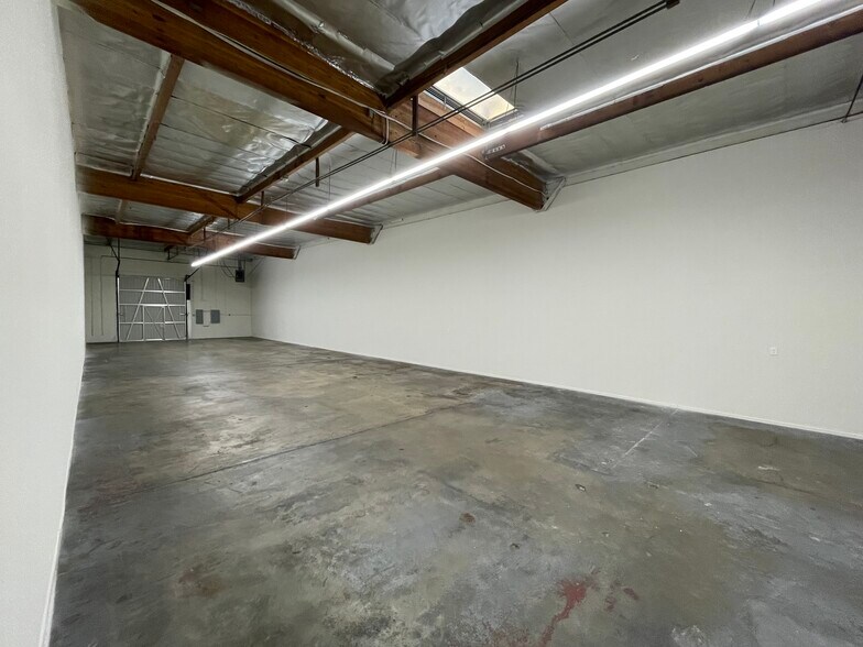 More Photos Of 955-969 N Eckhoff St, Orange Warehouse For Lease