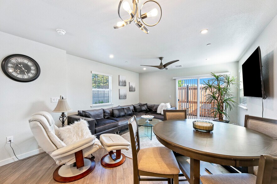 More Photos Of 5860 W Santa Ana Ave, Fresno Apartments For Sale