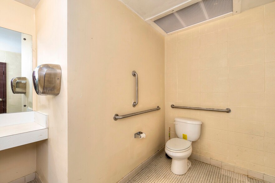 More Photos Of 410 W Liberty St, Sumter Office Residential For Sale