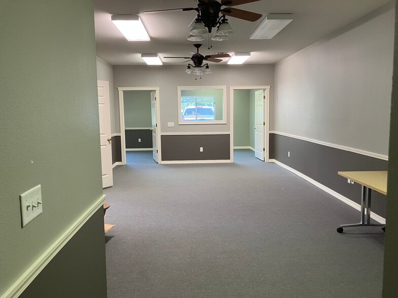More Photos Of 1801 SW Regional Airport Blvd, Bentonville Unknown For Lease