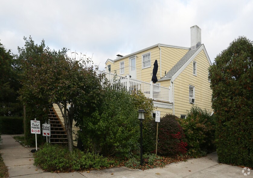 More Photos Of 755 Montauk Hwy, Water Mill Restaurant For Lease