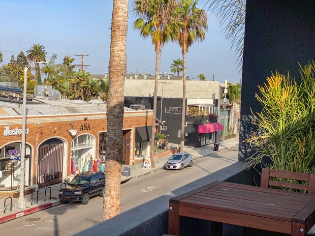 More Photos Of 1324 Abbot Kinney Blvd, Venice Specialty For Lease
