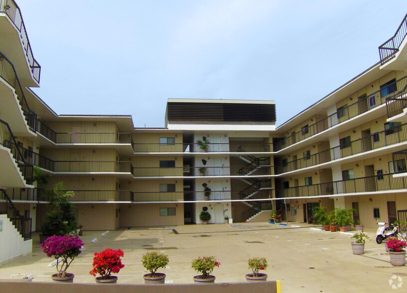 More Photos Of 75-5719 Alii Dr, Kailua Kona General Retail For Sale