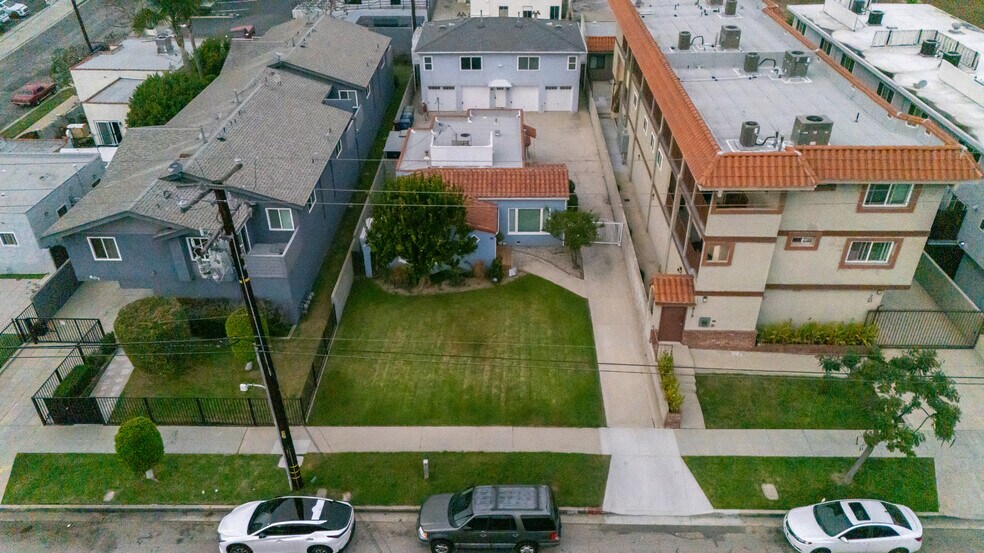 More Photos Of 811 E Nutwood St, Inglewood Apartments For Sale