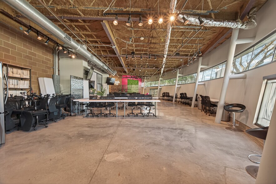 More Photos Of 4817 Main St, Houston Office For Lease