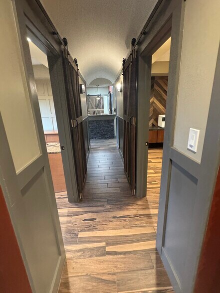 More Photos Of 1517 N Orange Blossom Trl, Orlando Office For Lease