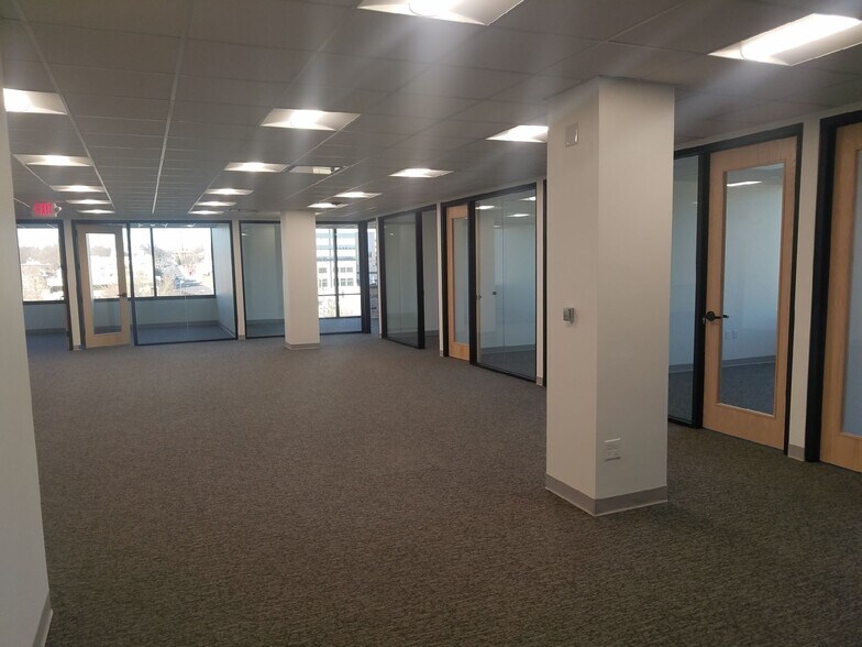 More Photos Of 4700 Belleview Ave, Kansas City Office For Lease