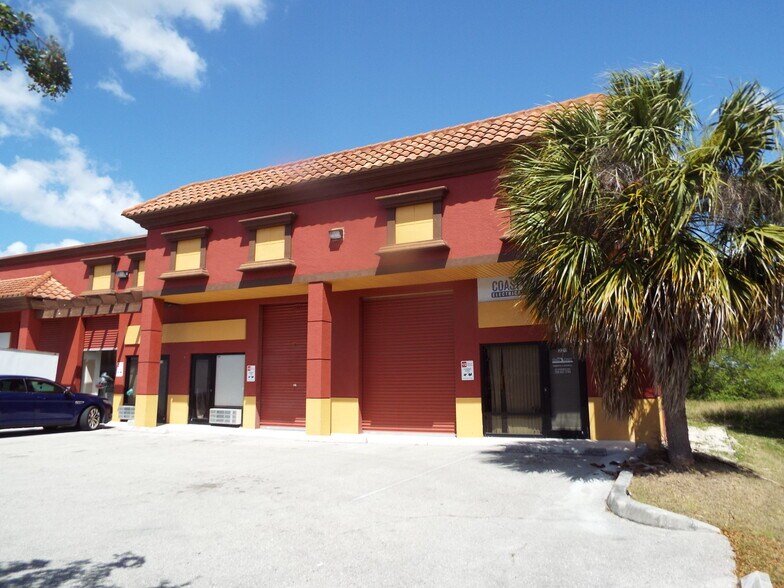 More Photos Of 422 SW 2nd Ter, Cape Coral Warehouse For Lease