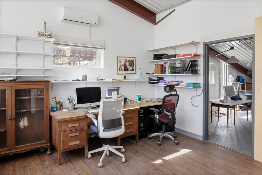 More Photos Of 78 Green St, Hudson Freestanding For Sale
