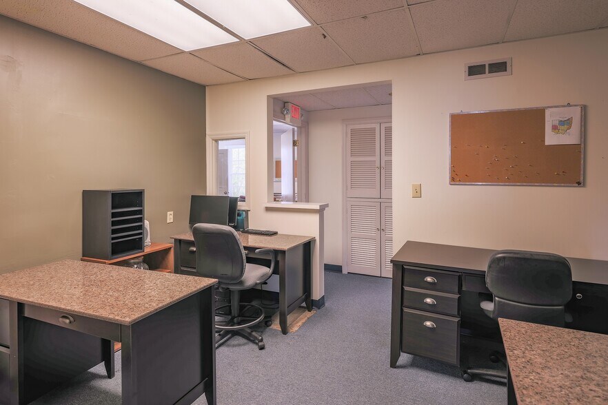 More Photos Of 5830 N High St, Worthington Office For Lease