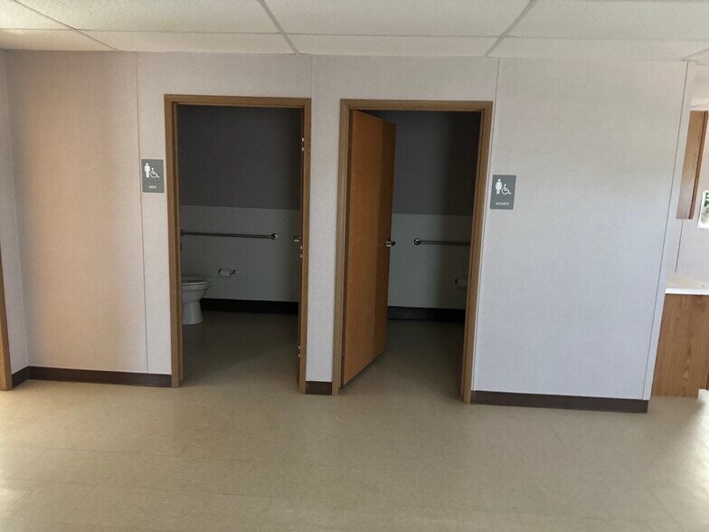 More Photos Of 380 FM 468, Cotulla Manufacturing For Lease