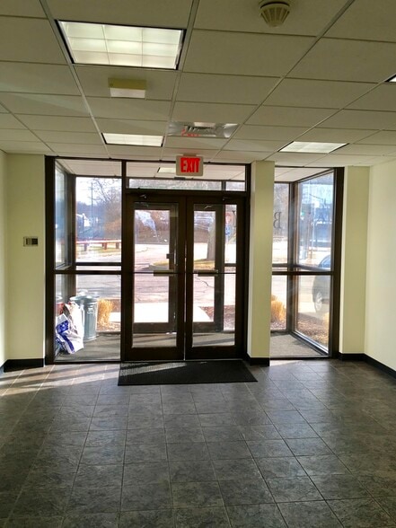 More Photos Of 15 Thames St, Groton Office For Lease