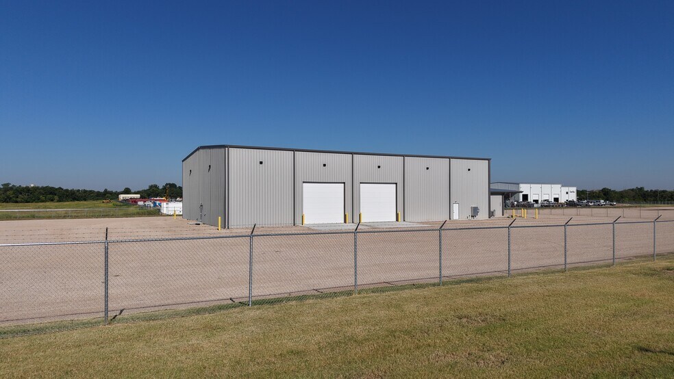 More Photos Of 3465 Allan Industrial Dr, El Reno Warehouse For Lease