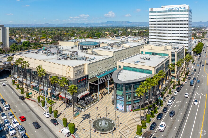 More Photos Of 15301 Ventura Blvd, Sherman Oaks Coworking Space