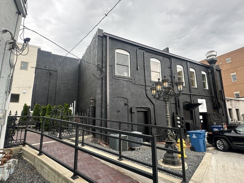 More Photos Of 14-20 W Main St, Carmel Storefront Retail Office For Lease