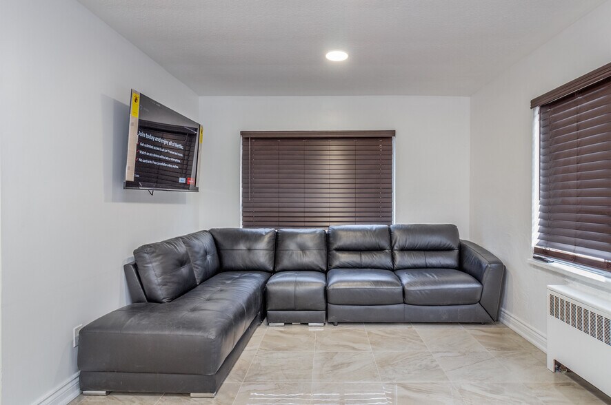 More Photos Of 2709 Lake Shore Dr, Toronto Apartments For Sale