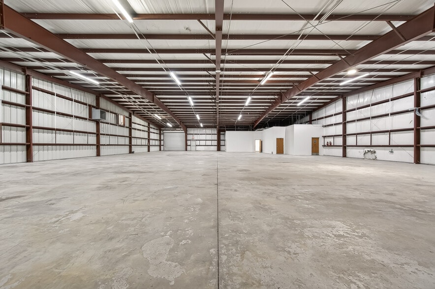 More Photos Of 10038 Grover Ln, Houston Warehouse For Sale