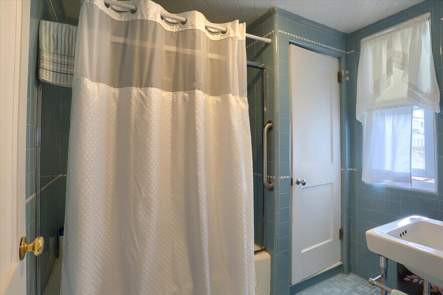 More Photos Of 3 S Market St, Shamokin Flex For Sale