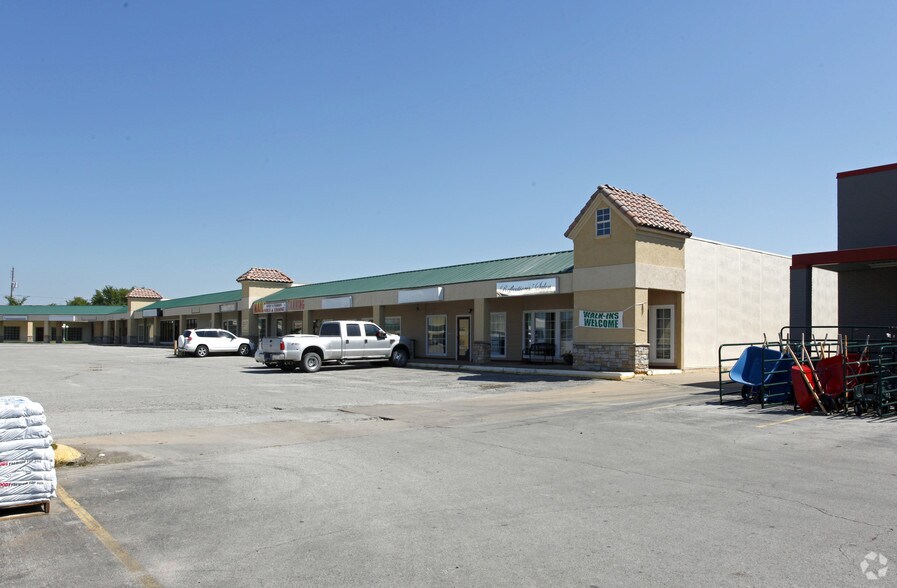 More Photos Of 13795 S Ok-51 Hwy, Coweta Unknown For Lease