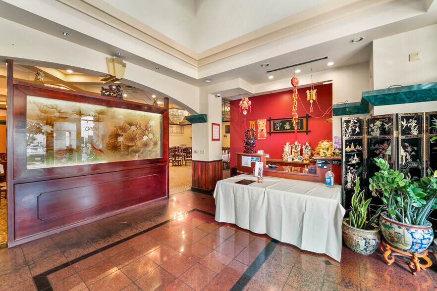 More Photos Of 2529 S 6 Hwy, Houston Restaurant For Sale