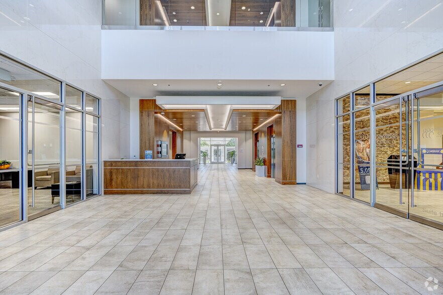 More Photos Of 18211 Katy Fwy, Houston Office For Lease