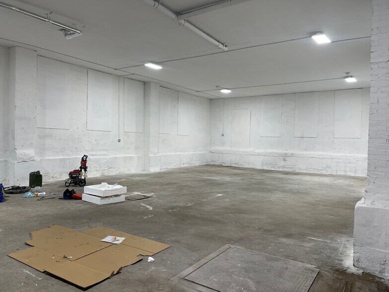 More Photos Of 130-14 91st Ave, Richmond Hill Warehouse For Lease