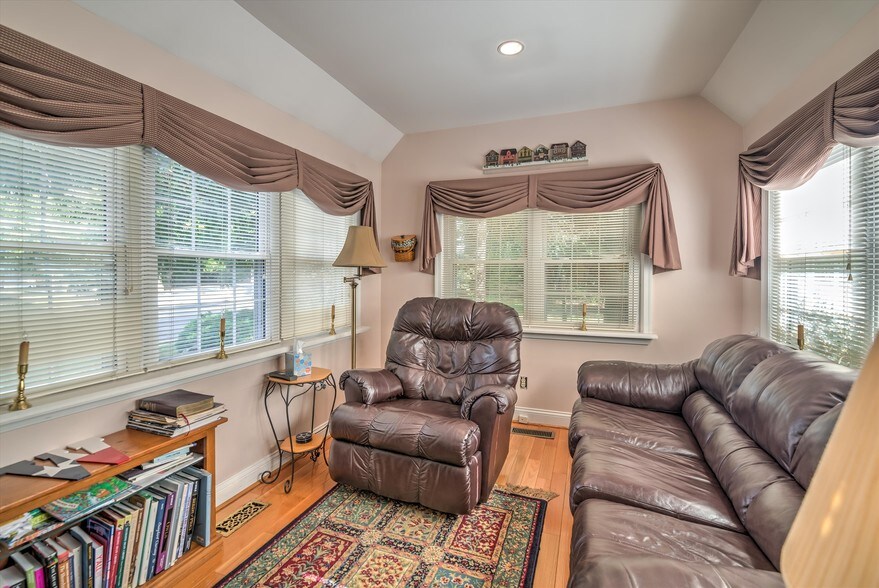 More Photos Of 1808-1810 Mount Holly Rd, Burlington Flex For Sale