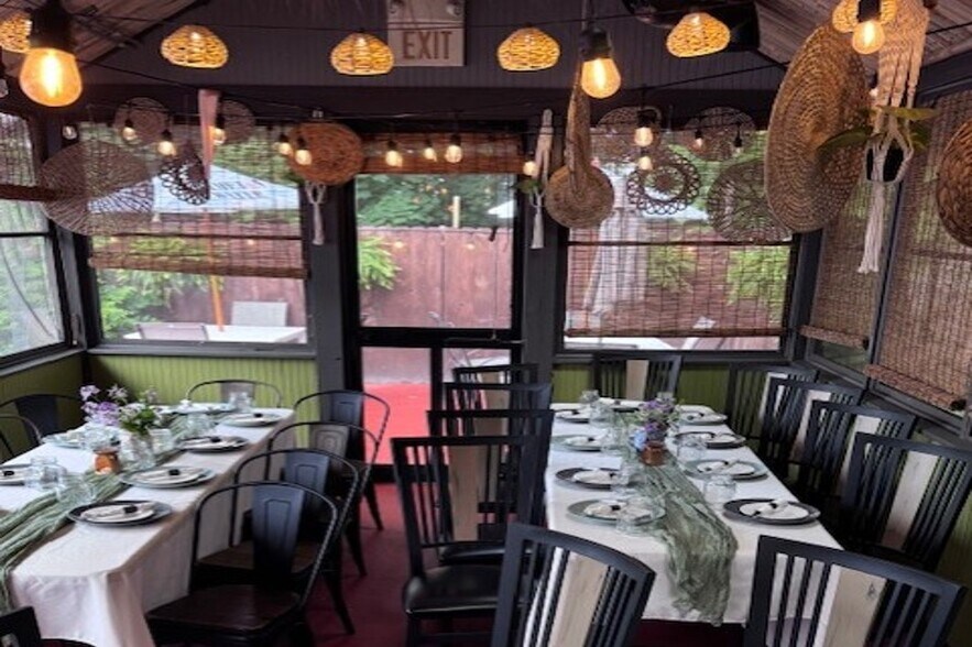 More Photos Of 216 Woodside Ave, Newton Restaurant For Sale