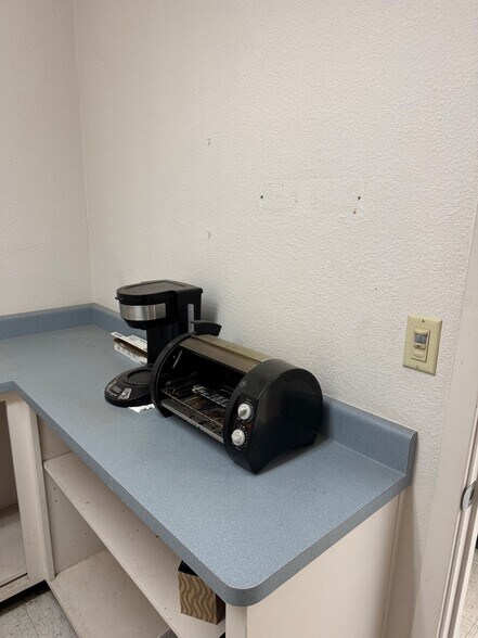 More Photos Of 3792 Feather River Blvd, Olivehurst Office For Lease