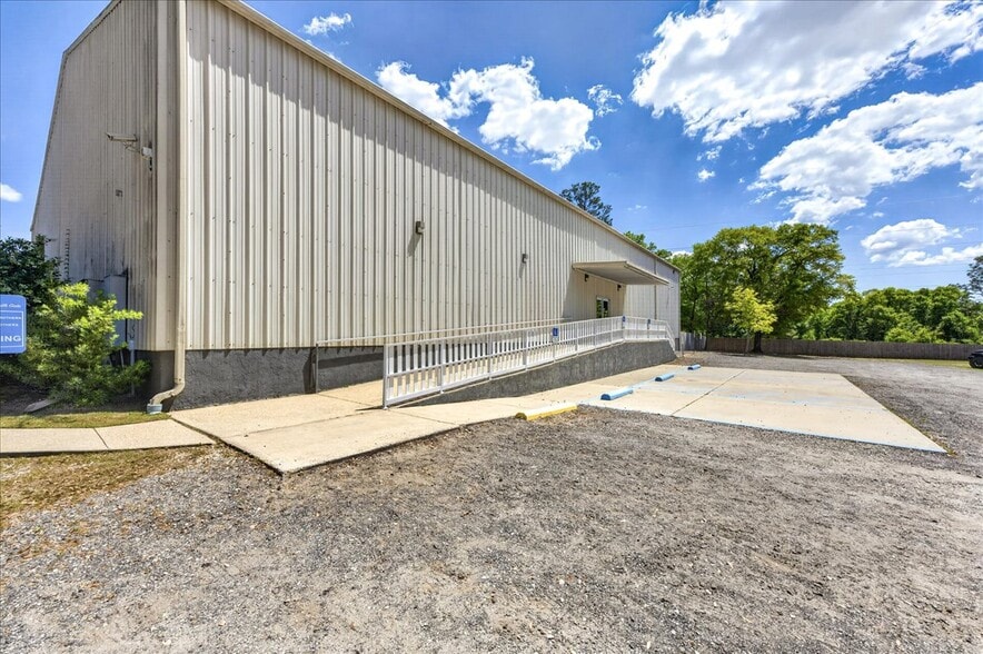 More Photos Of 100 Duggan Ave, Crestview Specialty For Sale