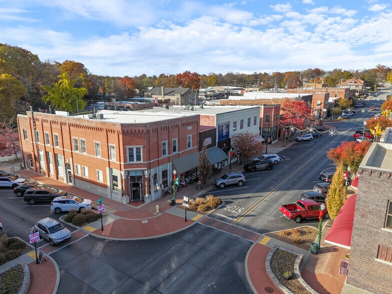 More Photos Of 116 1/2 S Broadway St, Siloam Springs Storefront Retail Office For Lease