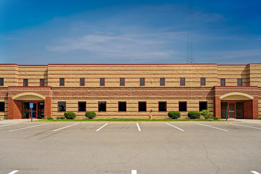 More Photos Of 1701-1719 NE Broadway St, Minneapolis Light Manufacturing For Lease